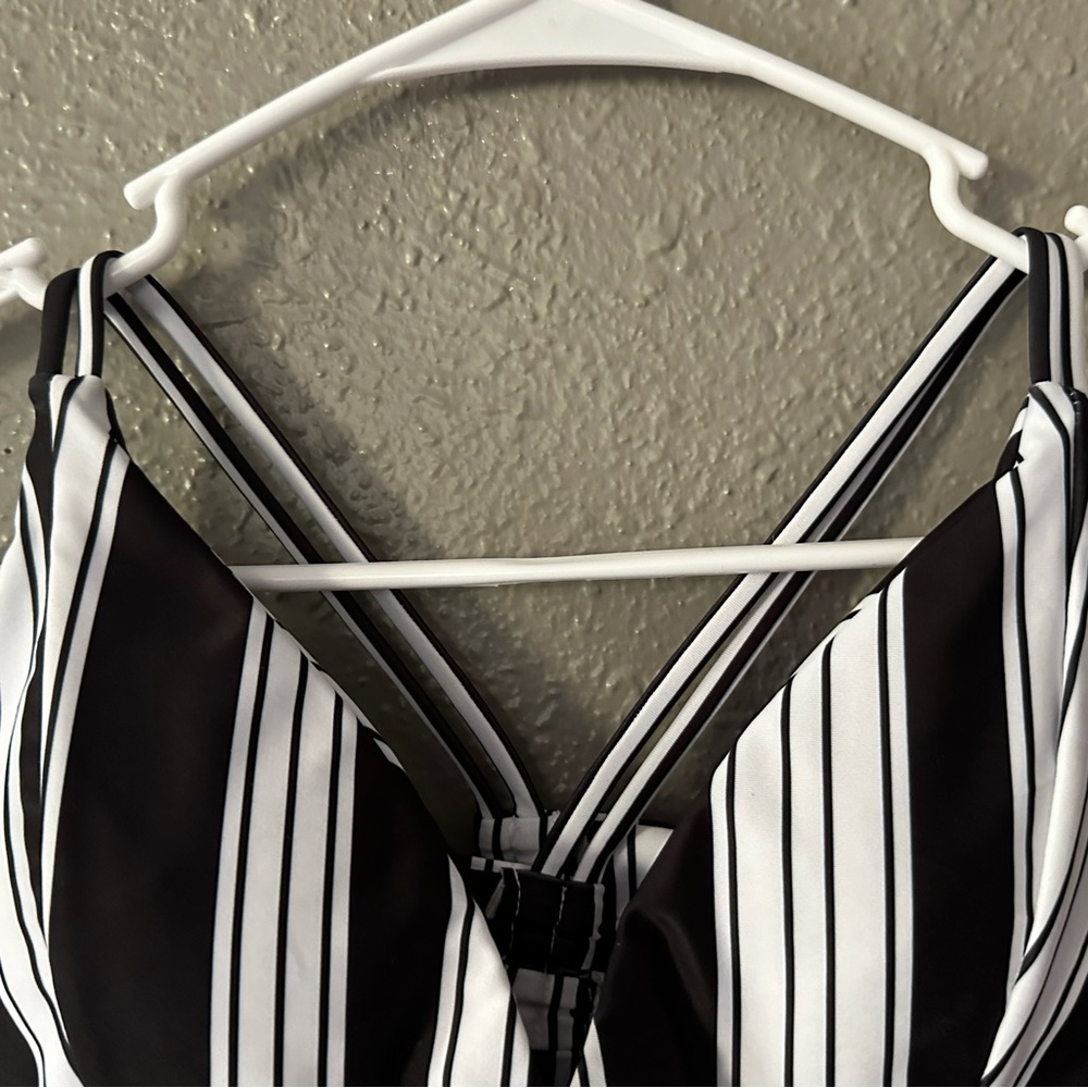 SHEIN Woman’s Size S Two Piece Bathing Suit Black and White NWOT - Picture 4 of 14